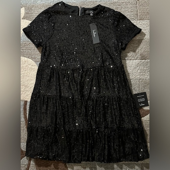NWT Lulu’s Short Sleeve Taking a Shine Black Sequin Tiered Babydoll Mini Dress - Picture 2 of 11